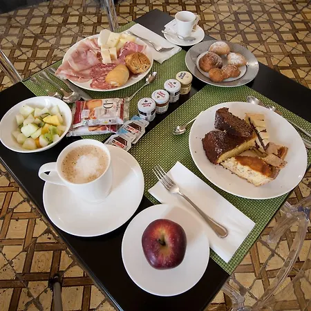 Santa Chiara Tufarelli Glam *