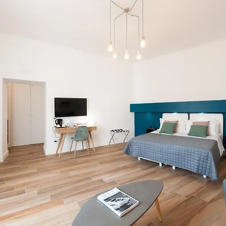 Santa Chiara Tufarelli Glam *